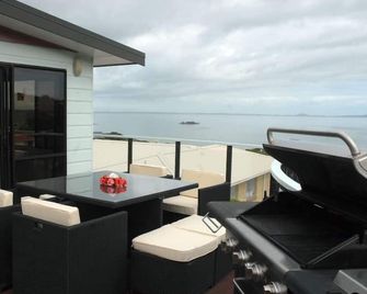 Coopers Beach home with stunning views - Mangonui - Balcony