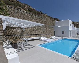 Sealine Villas - Tourlos