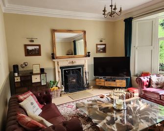 Mulgrave Country Cottage - Whitby - Living room