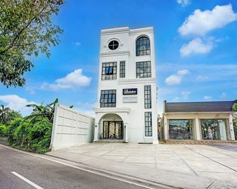 Capital O 94254 Dental Inn - Banda Aceh - Gebäude