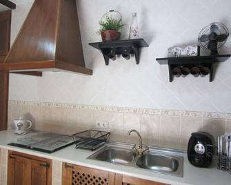 Casa Rural La Calderina - Urda - Cocina