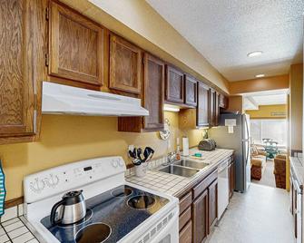 Comfortable ocean-view condo with easy access to downtown - Depoe Bay - Kitchen