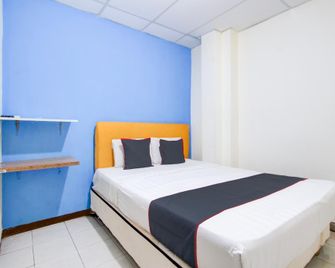 Dancenter Semarang Near Kota Lama Semarang - Semarang - Bedroom
