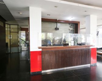 Hotel Pesona Cikarang 6 Hour Stay - Cikarang - Rezeption