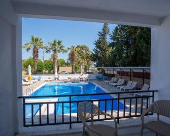 Tunan Motel - Ayvalik - Pool