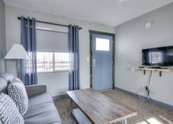 Suite 312 - 1BR Apartment with Kitchenette, 2nd floor - Rapid City - Sala de estar