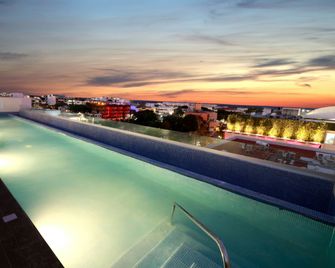 Holiday Inn Express & Suites Playa Del Carmen By IHG - Playa del Carmen - Piscina