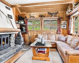 Awesome home in Etne with sauna - Etne - Sala de estar
