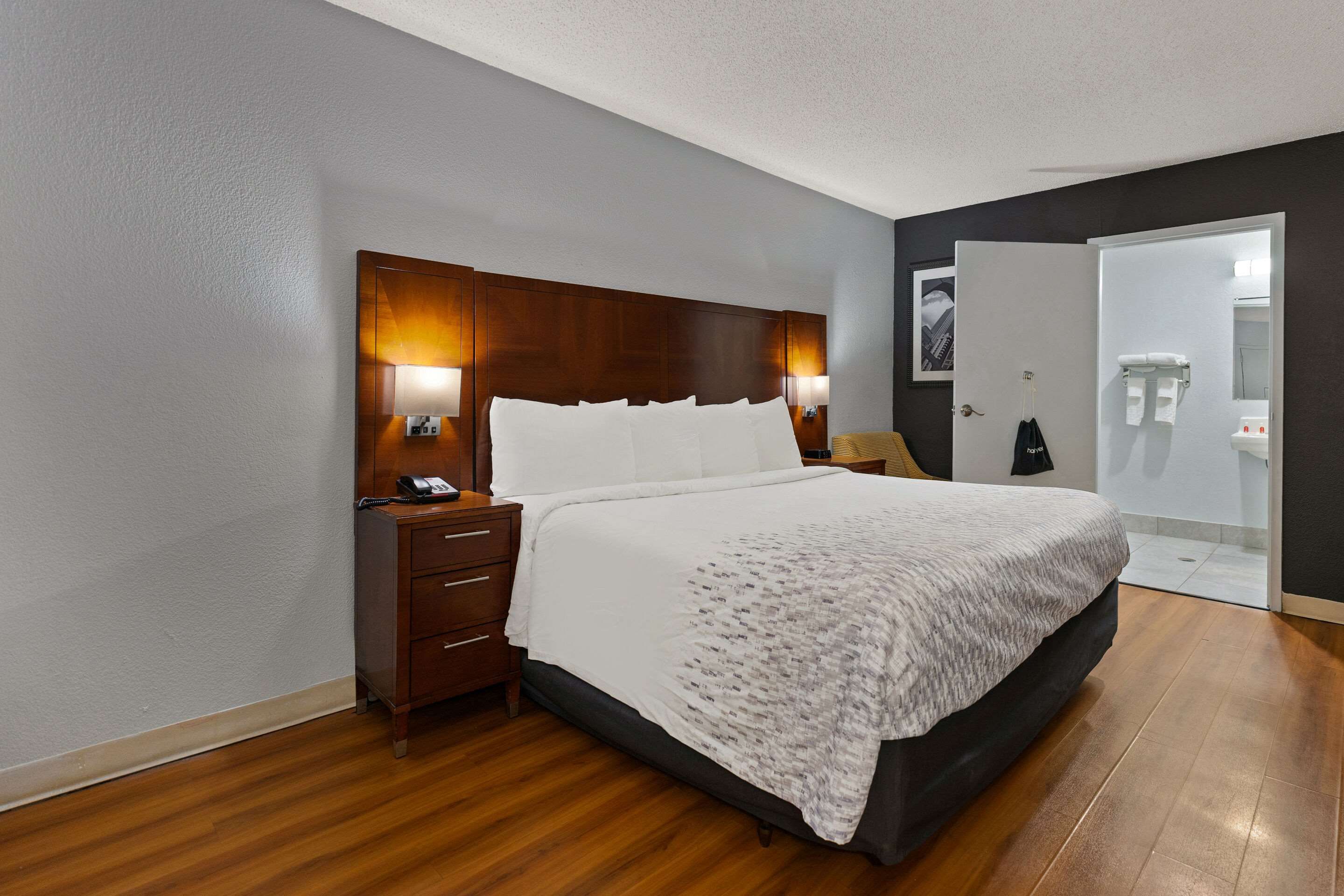 Bedroom view of Econo Lodge