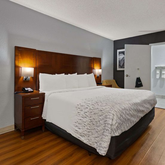 Bedroom view of Econo Lodge