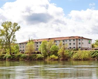 Holiday Inn Express Corvallis-ON The River - Corvallis - Budynek