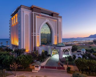 Crowne Plaza Antalya By IHG - Antalya - Building
