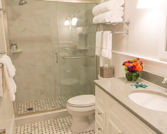 The Newport Lofts - 194 Thames Street - Newport - Bathroom