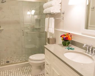 The Newport Lofts - 194 Thames Street - Newport - Bathroom