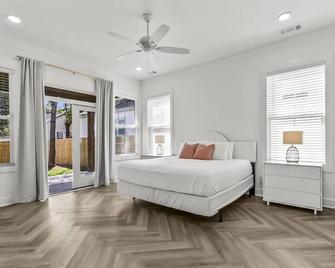 The Southern Belle Newly Constructed Home 2 Miles from UA Campus! - Northport - Bedroom