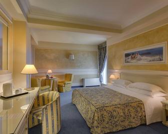 Hotel Continental Brescia - Roncadelle - Bedroom