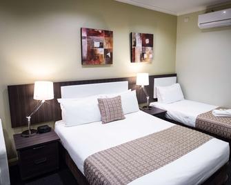 Best Western Airport Motel And Convention Centre - Attwood - Bedroom