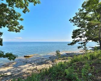 Waterfront Lake Erie near Niagara Wine Region - Dunnville - Beach