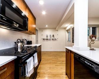 Clean and Beautiful 2-bedroom suite close to Grouse Mountain - West Vancouver - Kitchen