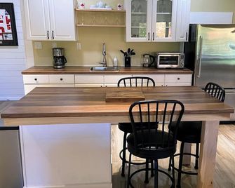 Your Cozy Cottage Escape in Calabogie - Calabogie - Kitchen
