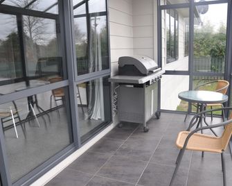 Birchwood Cottages - Te Anau - Ban công