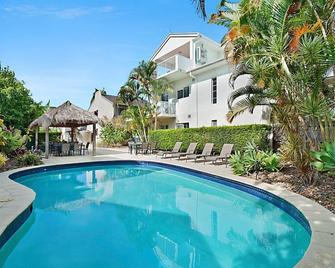 Durramboi Luxury Apartment - Noosaville - Pool