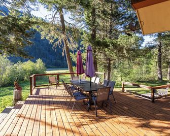 Ranch Creek Ranch - Stunning Home in The Mountains Of Western Montana - Clinton - Patio