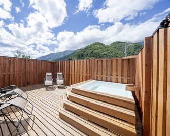 raw - Hakuba - Balcony