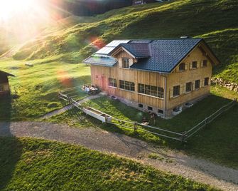 Luxury chalet/seminar vacation home with sauna, in the mountains of the Bregenzerwald - Bezau - Building