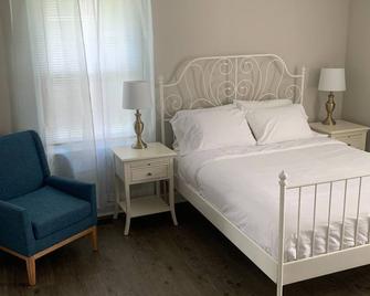 Cozy Downtown Retreat Near Lakepoint Sports Center - Cartersville - Bedroom
