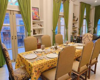 The Eyrie - Ban Khanong Phra Nua - Comedor
