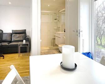 2 person holiday home in Öckerö-By Traum - Öckerö - Comedor