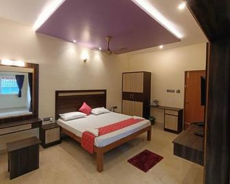 Bhavan Resorts - Yercaud - Bedroom