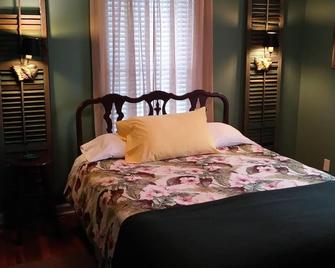 Juanita's House on Main St. - Elgin - Habitación