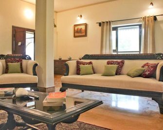 Tree of Life Resort Dehradun Foothills - Dehradun - Living room