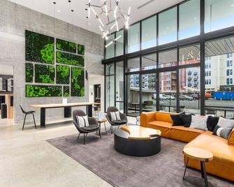 Elegant design meets optimal location amid the natural beauty of Downtown Redmond. - Redmond - Lobby
