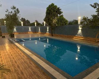 Ayush Retreat Resort - Lonavala - Басейн