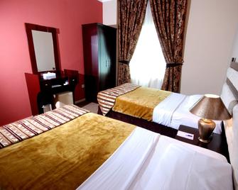 Al Bustan Tower Hotel Suites - Sharjah - Bedroom