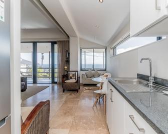 51 On Camps Bay - Cape Town - Kitchen