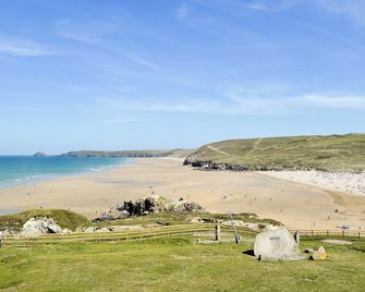 Lyndhurst - Perranporth - Beach