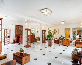 Villa Santi Hotel - לואנג פראבאנג - לובי