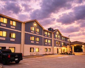 Super 8 by Wyndham Pasadena - Pasadena - Budova