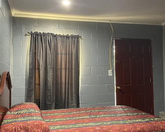 Budget Inn - Mineola - Bedroom