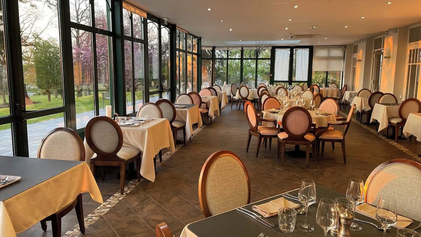 Logis - Hotel Restaurant La Sapinière