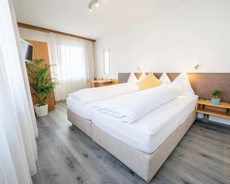 Hotel Sonne - Self Check-in - Schwarzenburg - Спальня