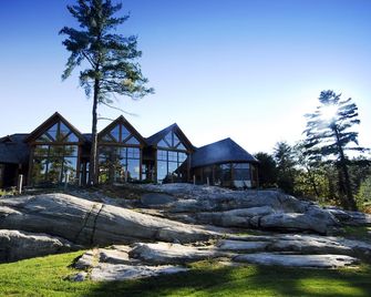 Rocky Crest Golf Resort - Mactier - Building