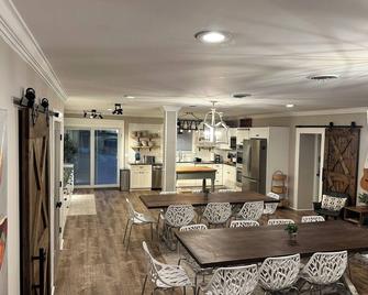 LYRIC Retreat at GratiDude Ranch - Sleeps 23 with Pool in Leiper's Fork - Franklin - Dining room