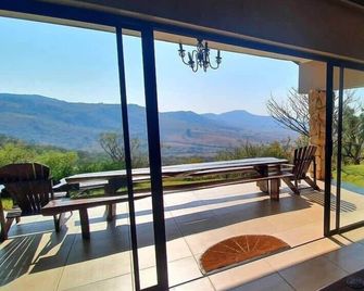 Wide Horizons Mountain Retreat - Manzini - Balkon