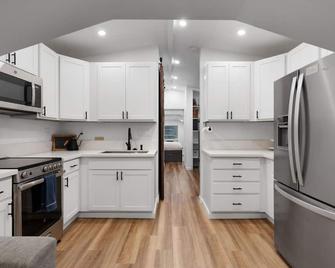 Modern Loft Guest House | Near Oregon City - Oregón City - Cocina