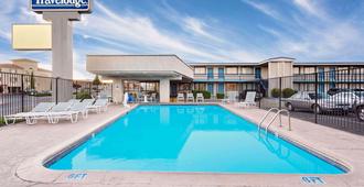 Travelodge by Wyndham Page, View of Lake Powell - Page - Uima-allas